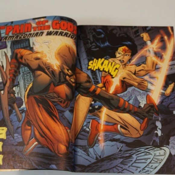 2 Issues JLA 2004 Justice League Of America #100 Schism #105 Womans Work - Picture 4 of 10